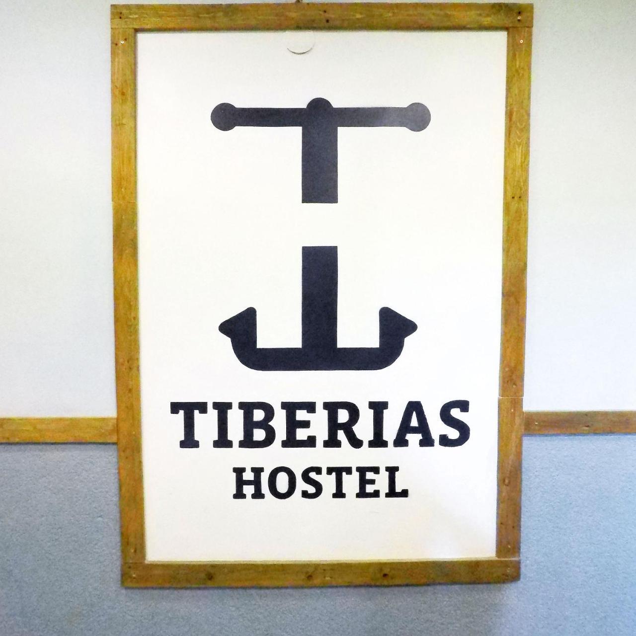 Tiberias Hostel Esterno foto
